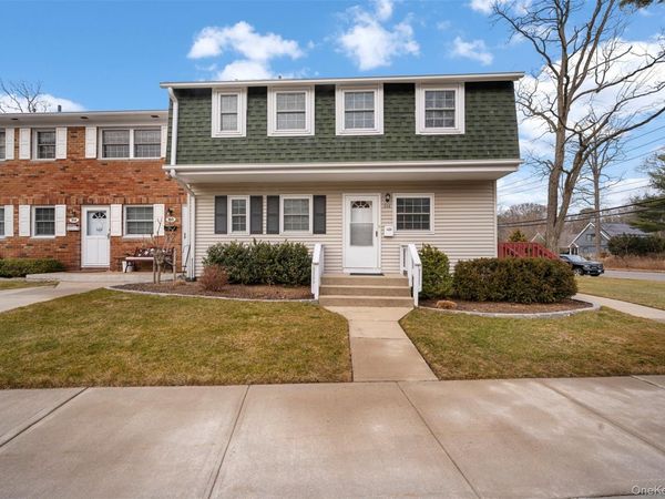252 Village Drive, Unit 252, Hauppauge, NY 11788