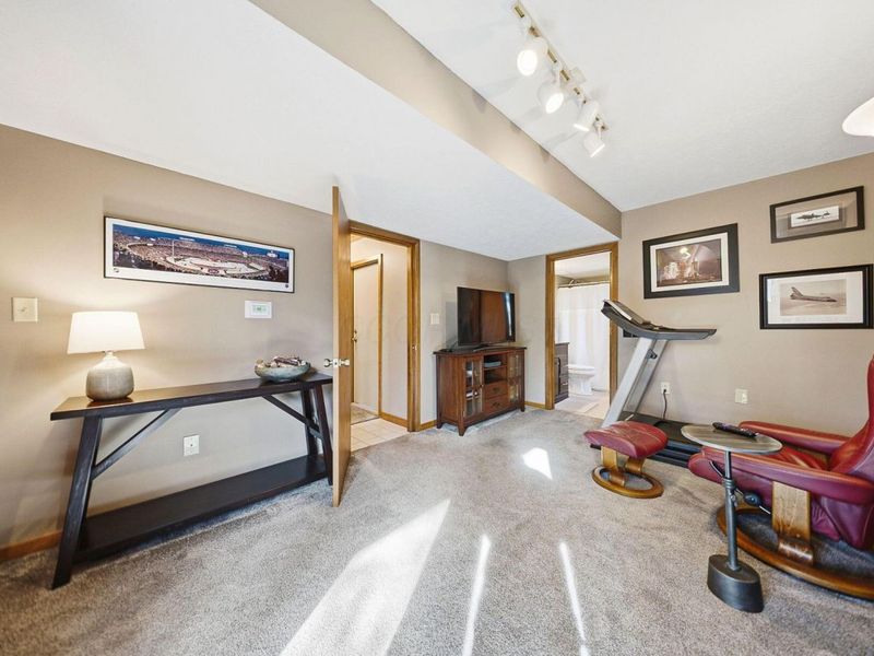 487 Beachside Drive, Westerville, OH 43081 Photo 13