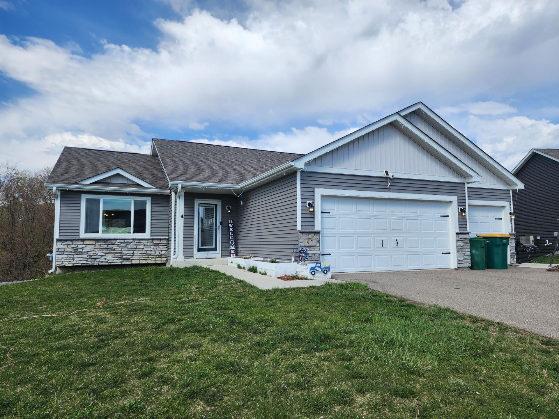 917 Mulberry Avenue Ne, Montgomery, MN 56069 Main Photo