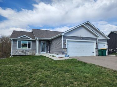 917 Mulberry Avenue NE, Montgomery, MN 56069