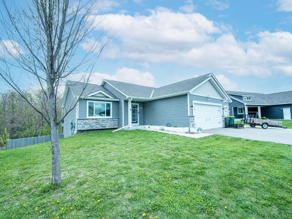 917 Mulberry Avenue NE, Montgomery, MN 56069