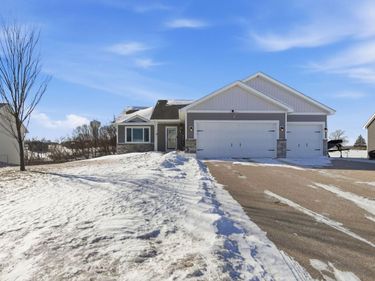 917 Mulberry Avenue NE, Montgomery, MN 56069