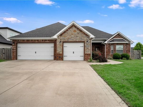 2505 SW Worthington Avenue , Bentonville, AR 72713