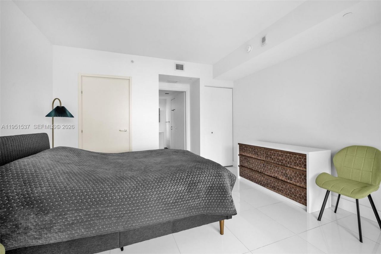 1300 Brickell Bay Dr, Unit 2507, Miami, FL 33131 Photo