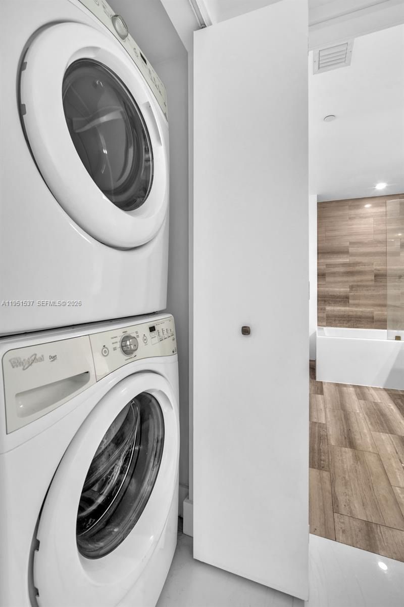 1300 Brickell Bay Dr, Unit 2507, Miami, FL 33131 Photo