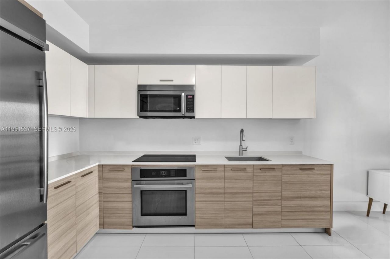 1300 Brickell Bay Dr, Unit 2507, Miami, FL 33131 Photo