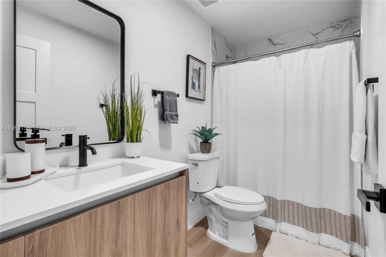 3728 NW 19th Ave, Unit 302, Miami, FL 33142 Photo