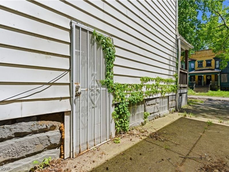 10911 Hathaway Avenue, Cleveland, OH 44108 Photo 3