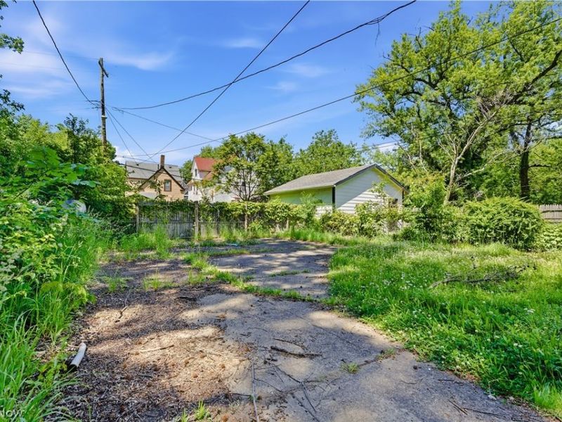 10911 Hathaway Avenue, Cleveland, OH 44108 Photo 4