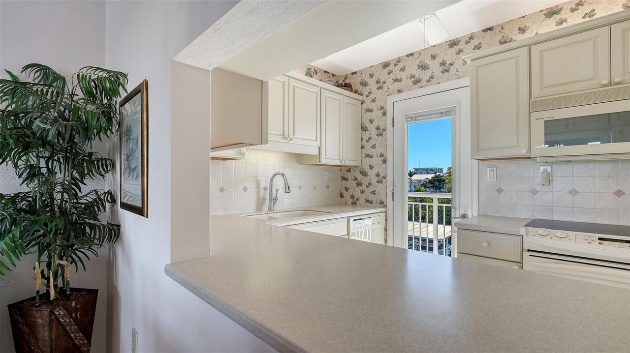 777 John Ringling Boulevard, Unit 32, Sarasota, FL 34236 Photo