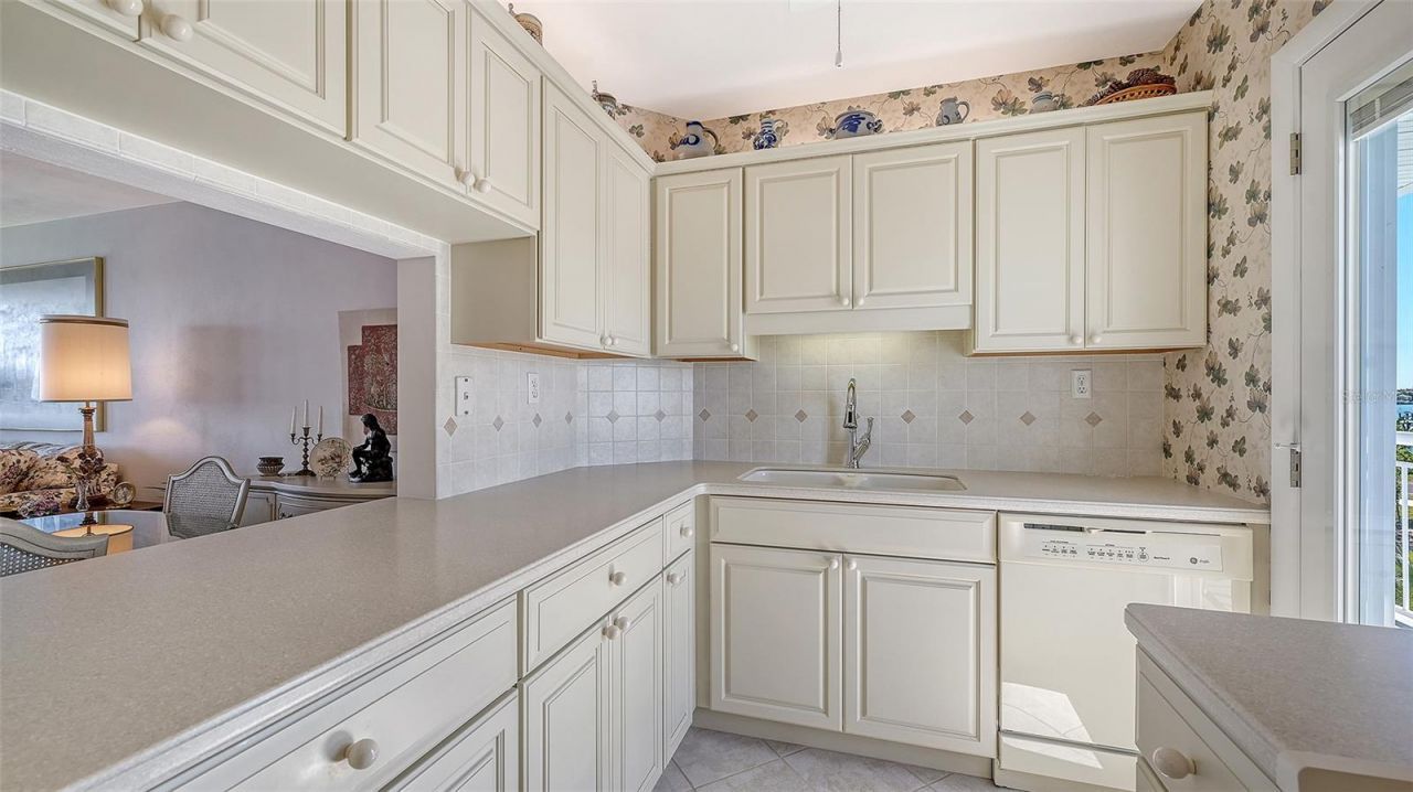 777 John Ringling Boulevard, Unit 32, Sarasota, FL 34236 Photo