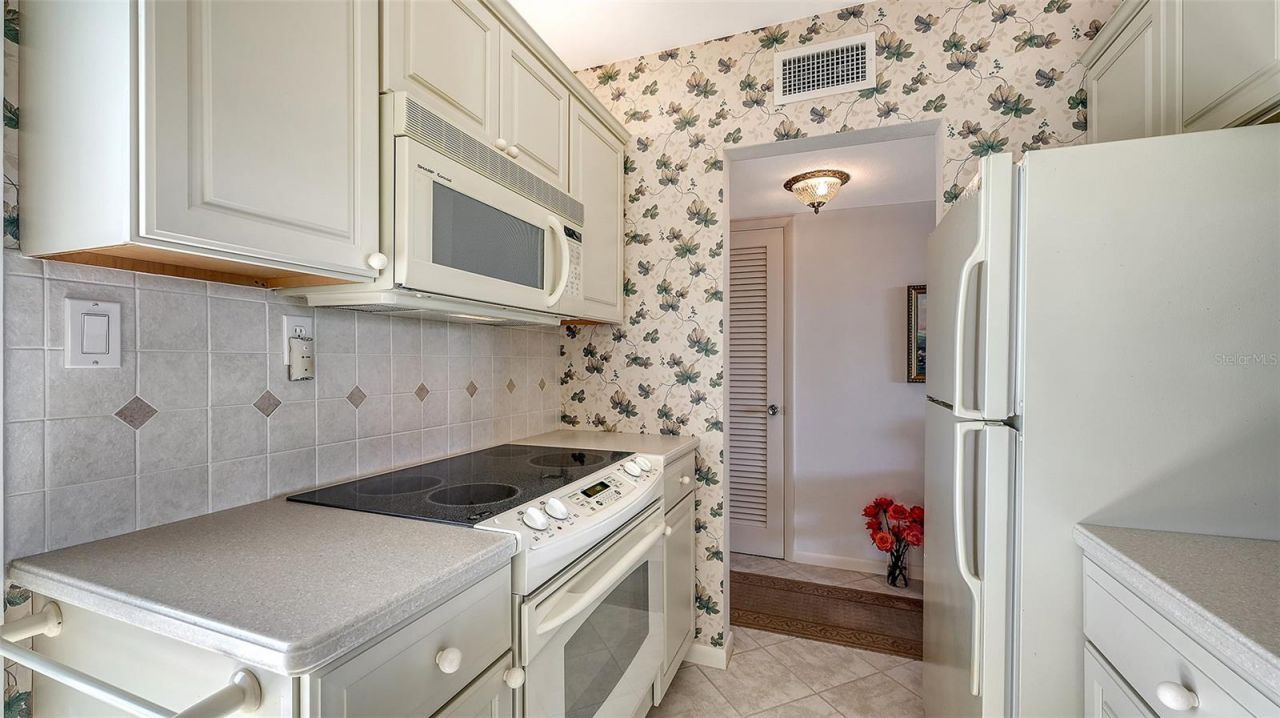 777 John Ringling Boulevard, Unit 32, Sarasota, FL 34236 Photo