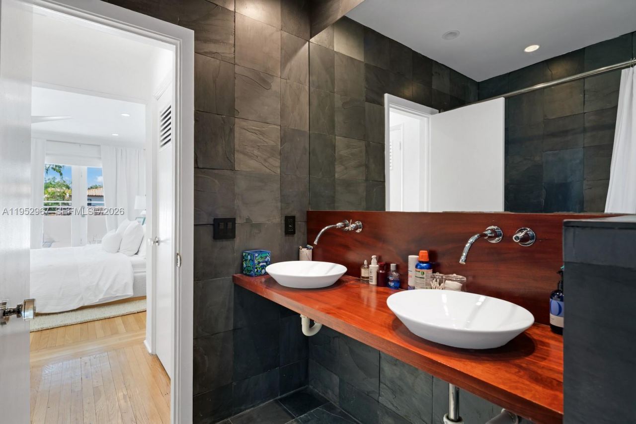 4580 Post Ave , Miami Beach, FL 33140 Photo