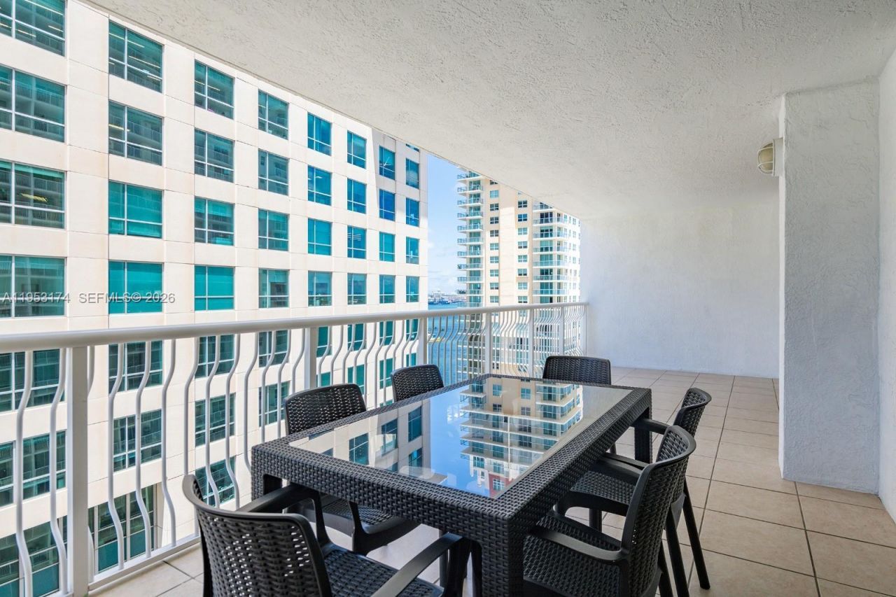 1200 Brickell Bay Dr, Unit 2414, Miami, FL 33131 Photo