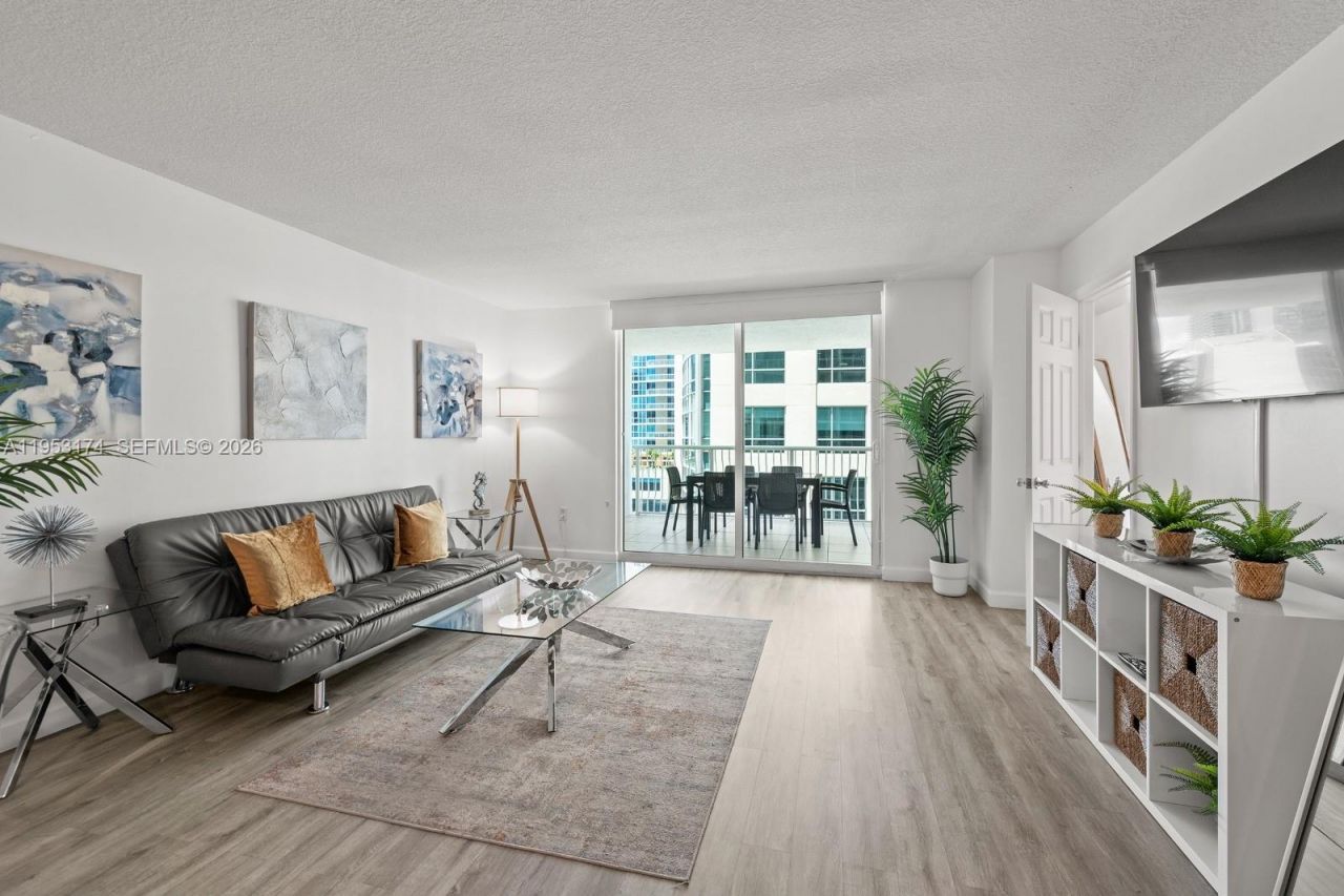 1200 Brickell Bay Dr, Unit 2414, Miami, FL 33131 Photo