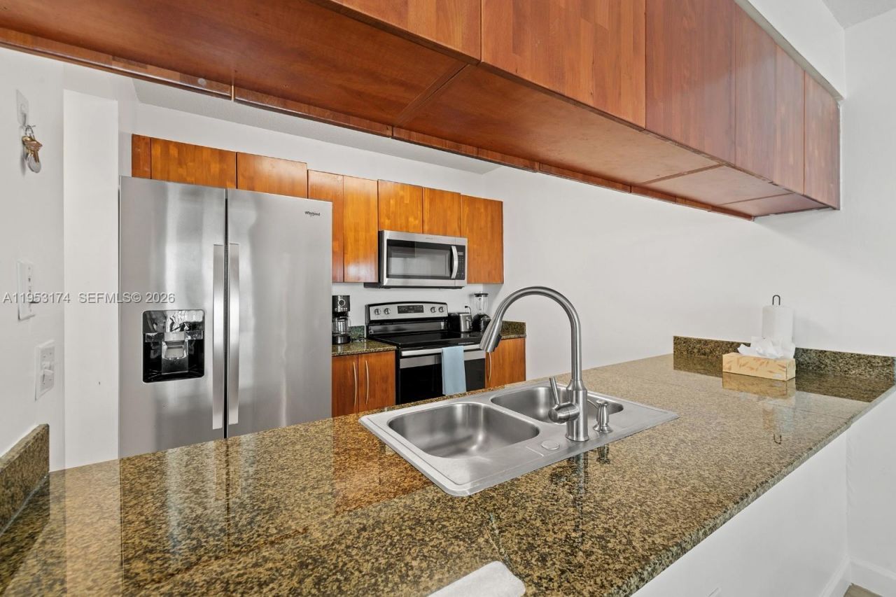 1200 Brickell Bay Dr, Unit 2414, Miami, FL 33131 Photo