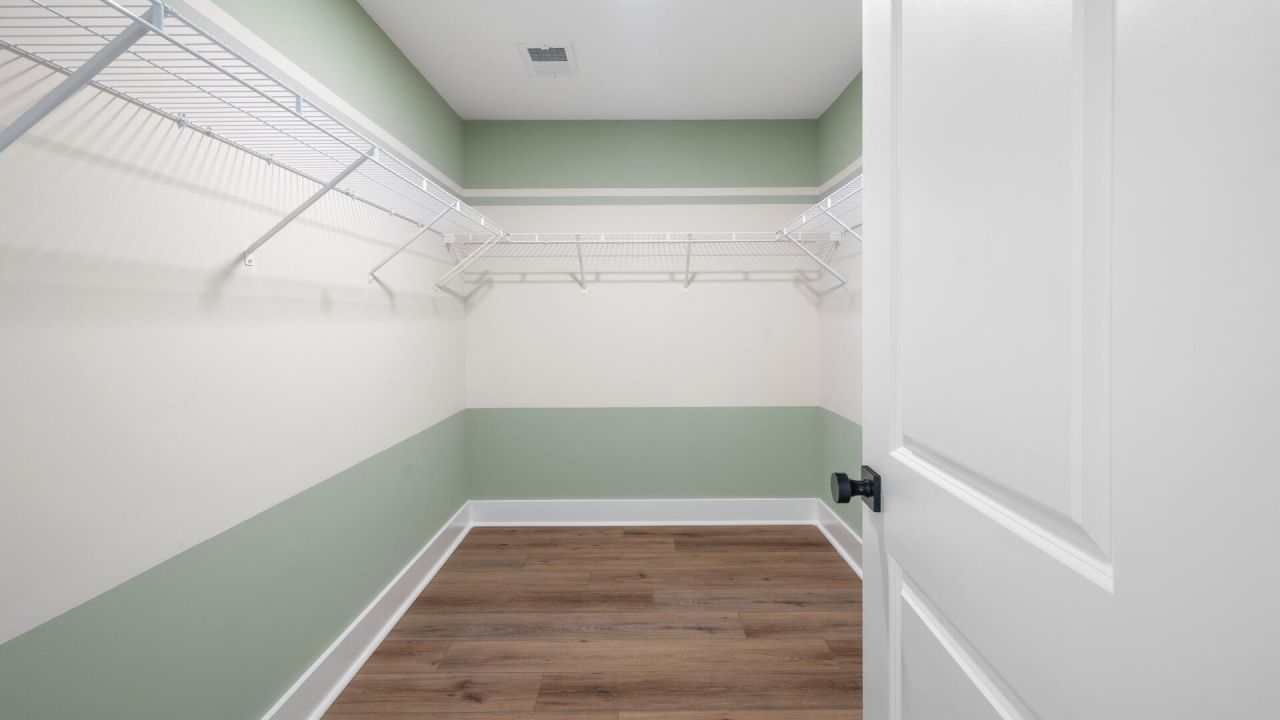 455 Cadbury Loop Photo 28