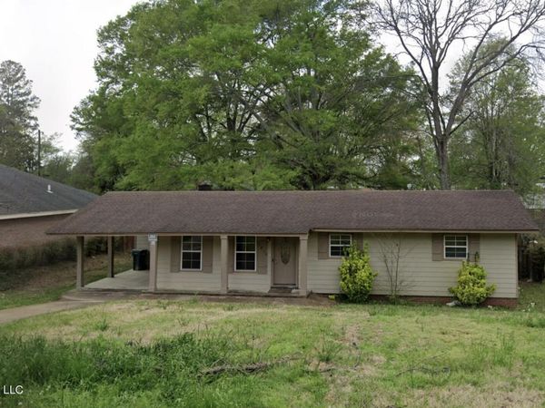1815 Woodlawn Avenue, Yazoo City, MS 39194