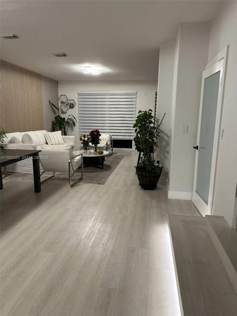 8135 NW 108th Ave, Doral, FL 33178 Photo