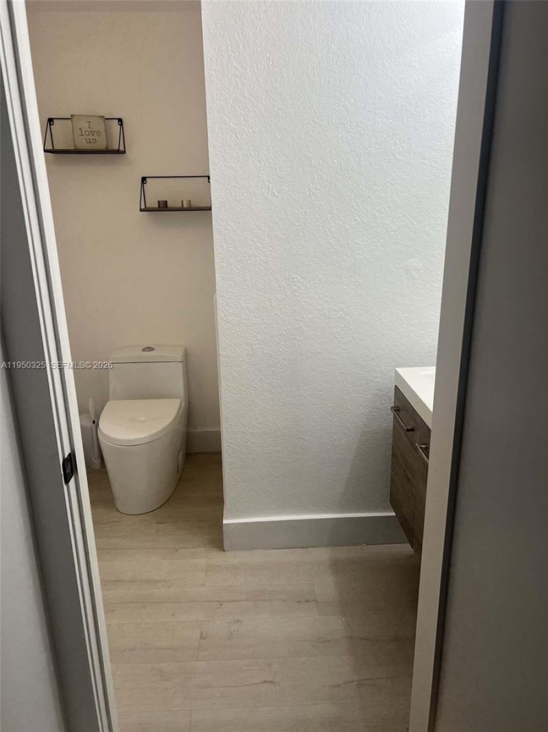 8135 NW 108th Ave, Doral, FL 33178 Photo