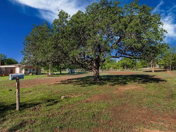 1214 S Mulberry , Brady, TX 76825