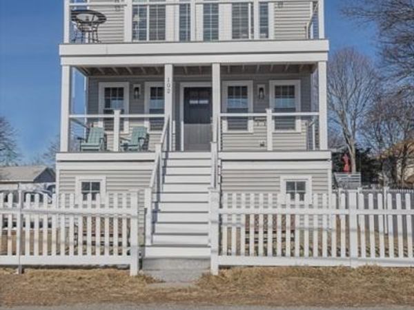 102 Edgewater Rd, Hull, MA 02045