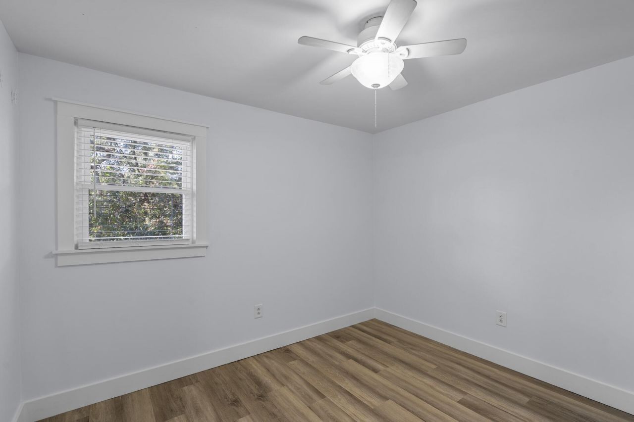 404 Saint Charles Court Court Photo 12