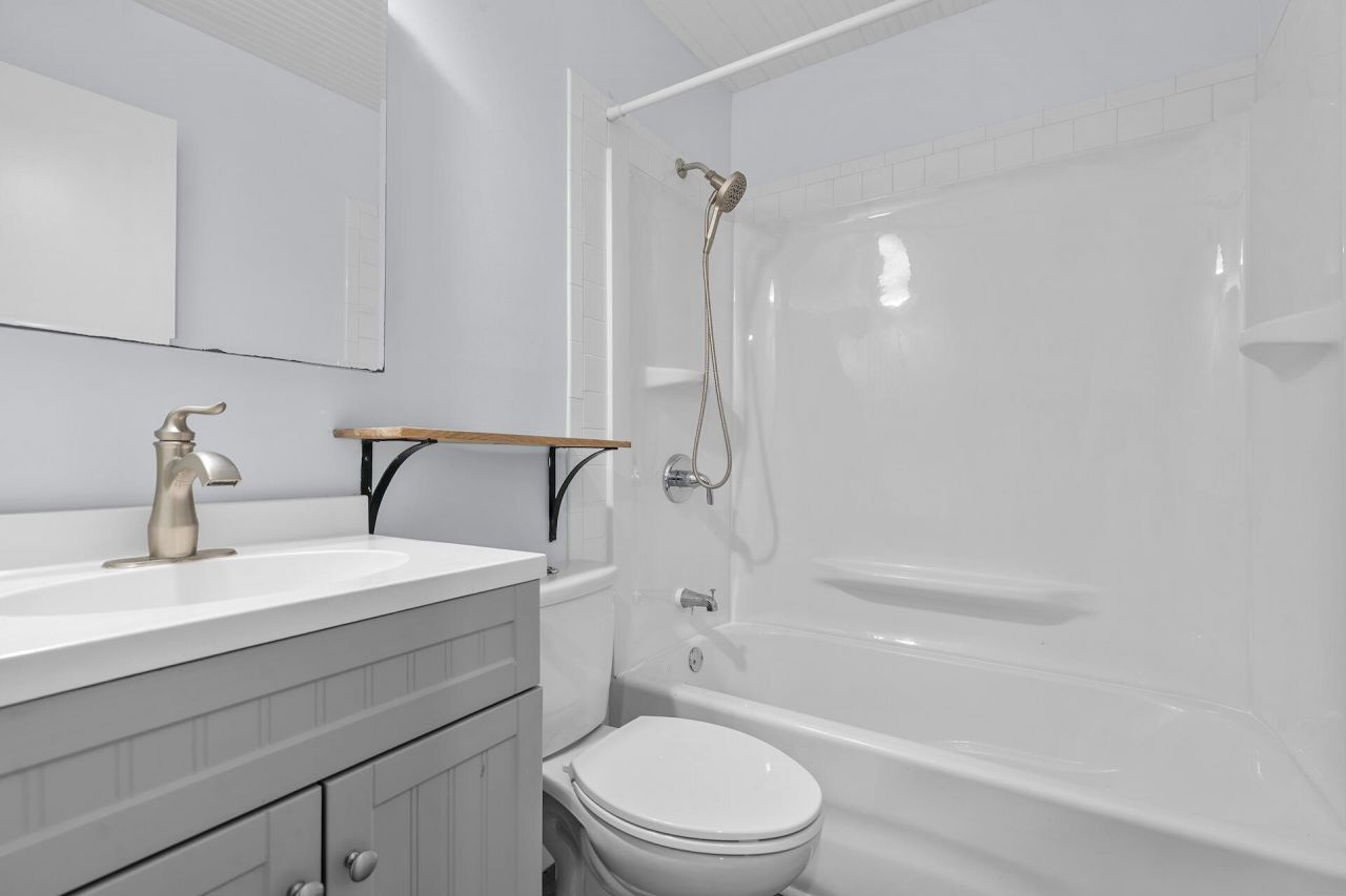 404 Saint Charles Court Court Photo 14