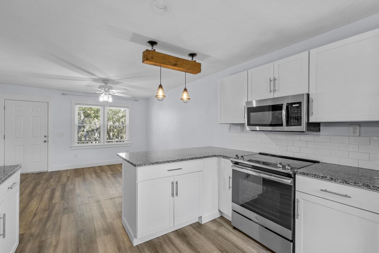 404 Saint Charles Court Court Photo 18