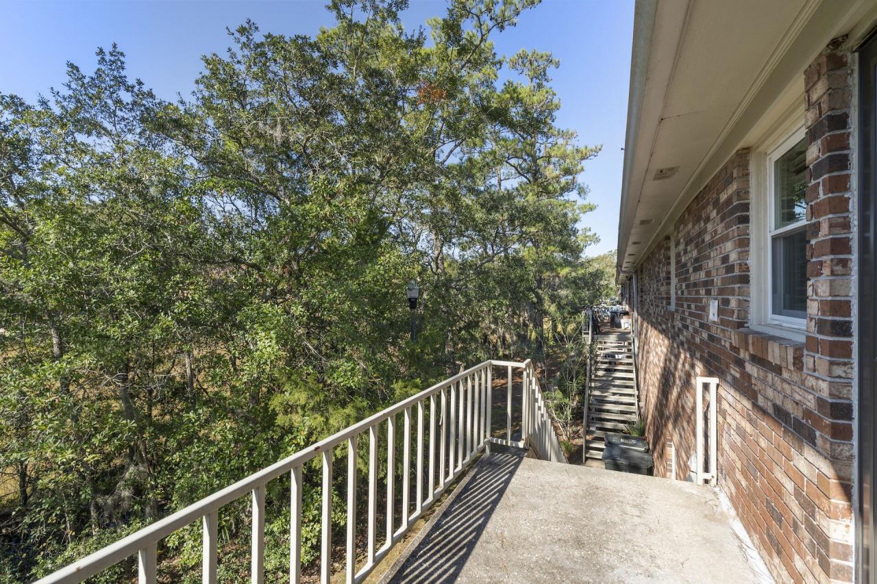 404 Saint Charles Court Court Photo 20