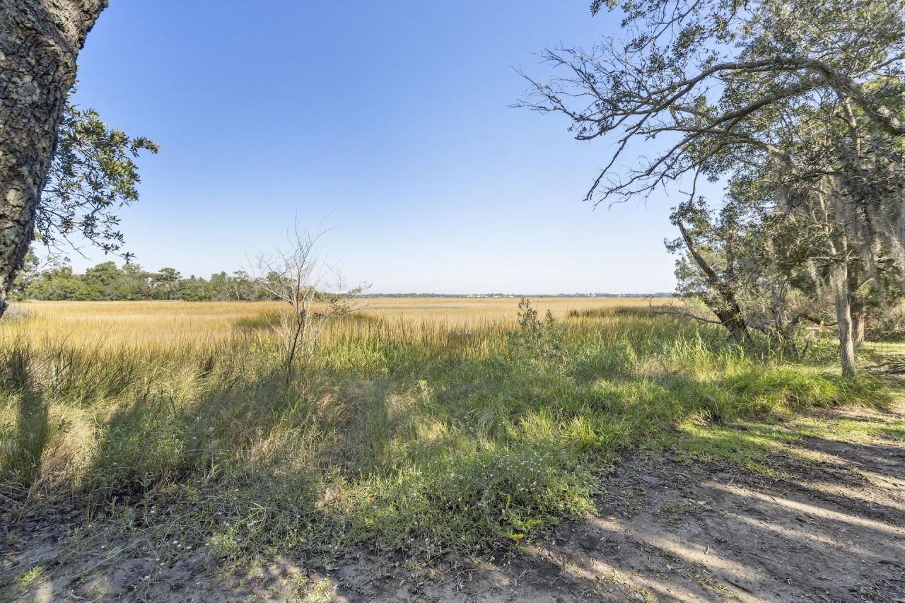 404 Saint Charles Court Court Photo 23