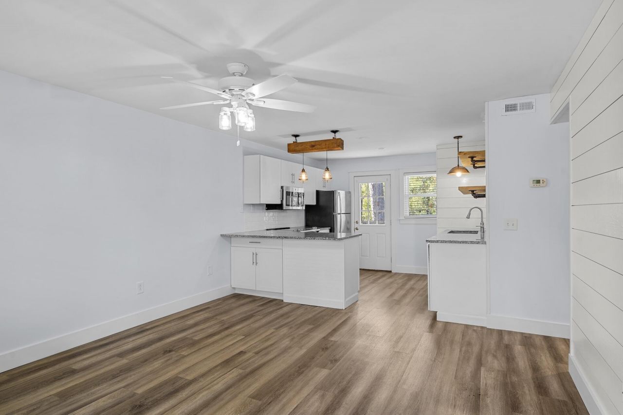 404 Saint Charles Court Court Photo 24