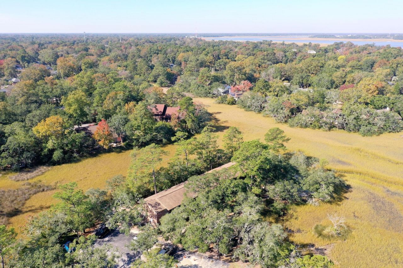 404 Saint Charles Court Court Photo 26