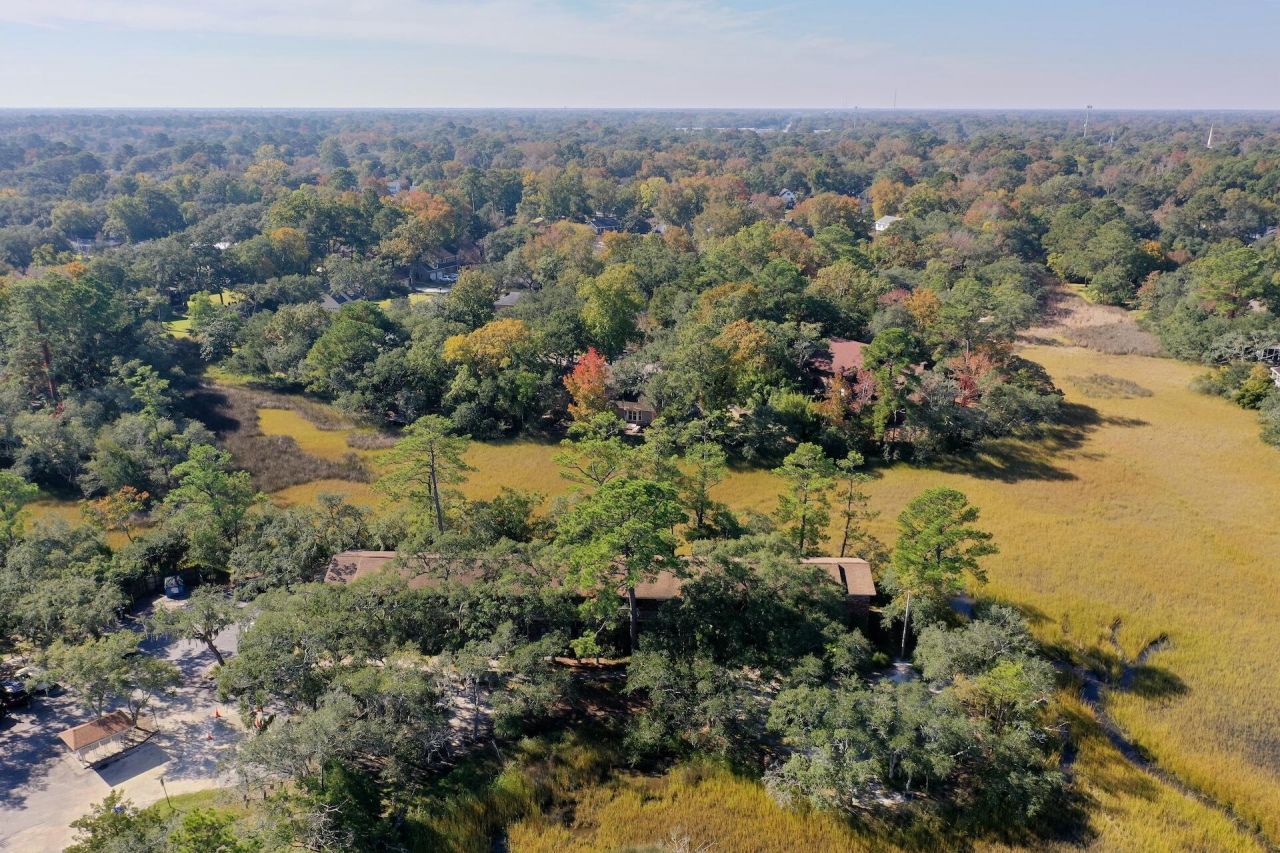 404 Saint Charles Court Court Photo 27