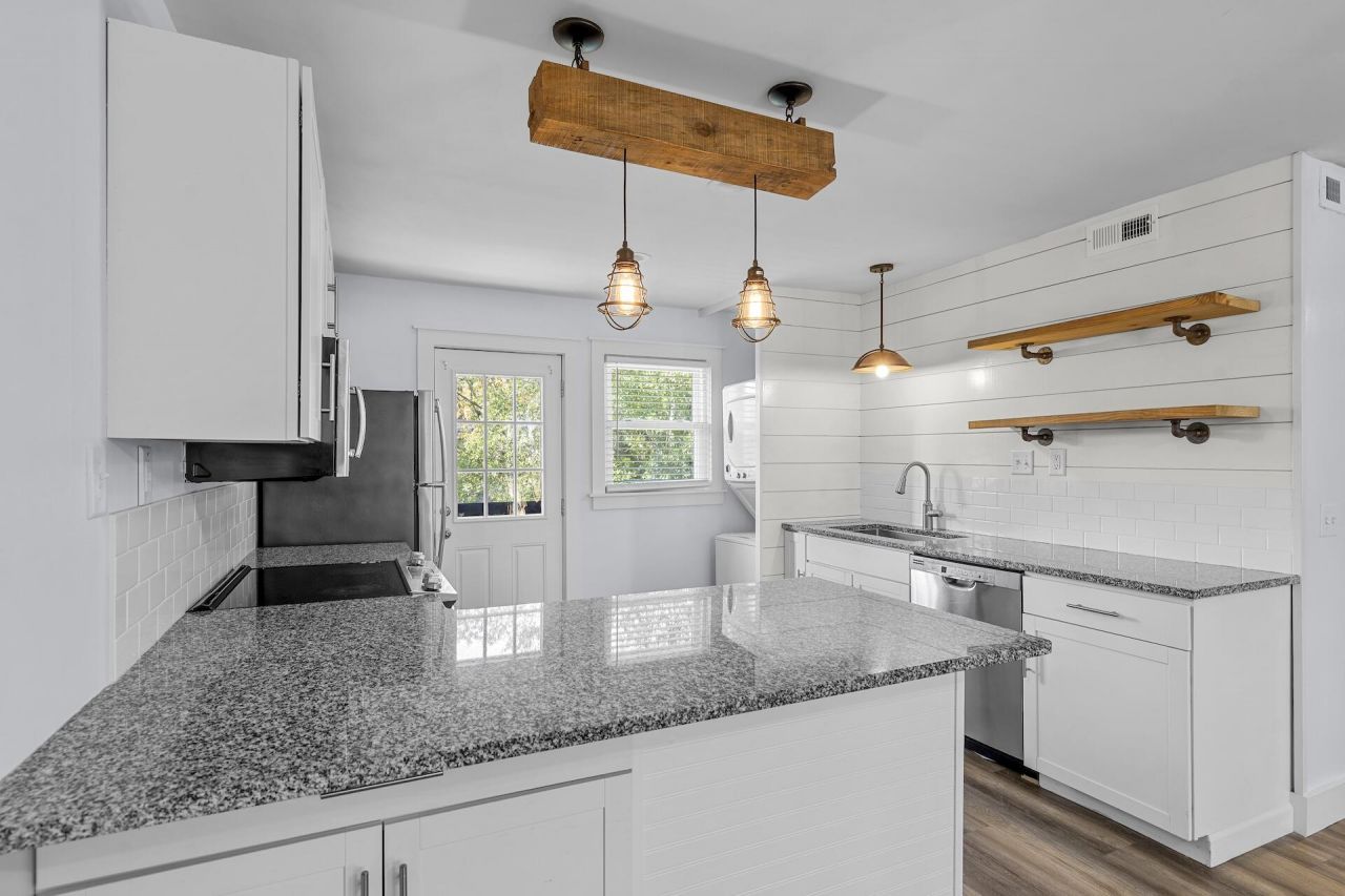 404 Saint Charles Court Court Photo 8