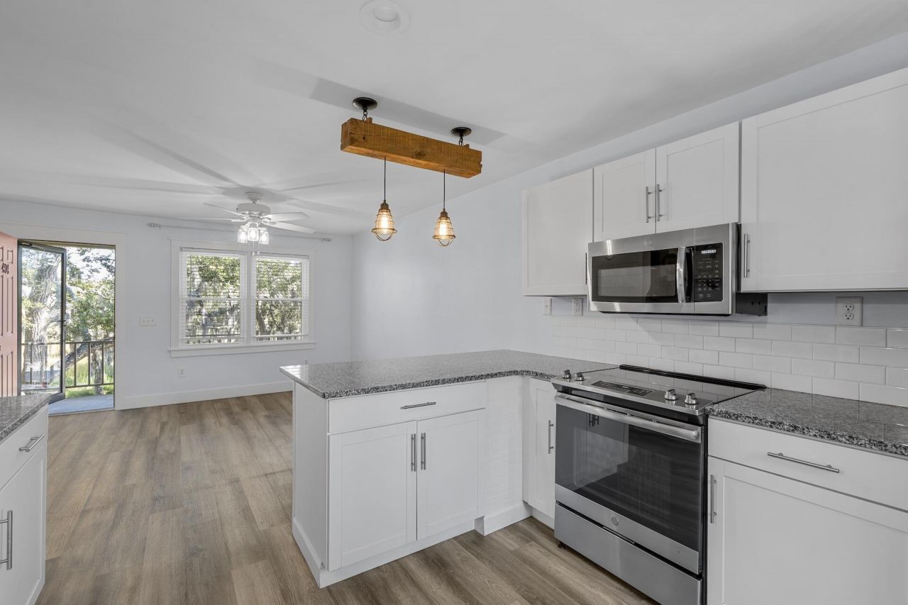 404 Saint Charles Court Court Photo 9