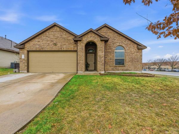 114 Painted Desert LN, Buda, TX 78610