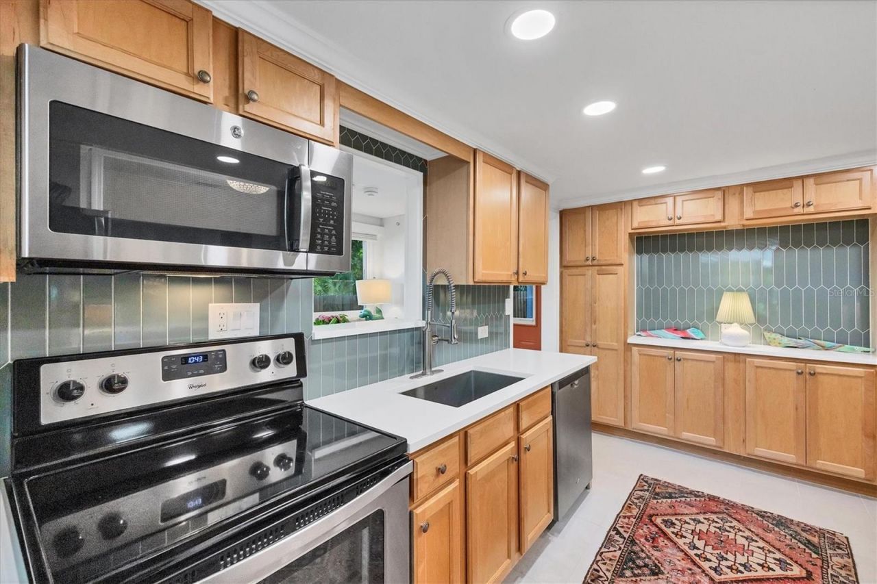 3734 Iroquois Avenue, Sarasota, FL 34234 Photo