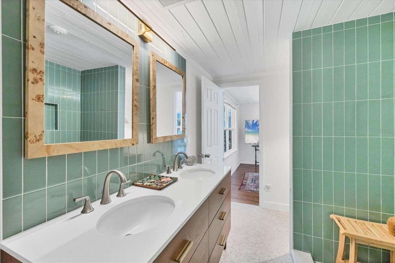 3734 Iroquois Avenue, Sarasota, FL 34234 Photo