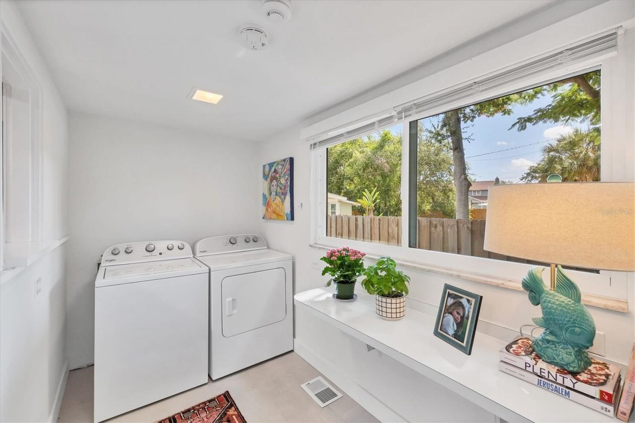 3734 Iroquois Avenue, Sarasota, FL 34234 Photo