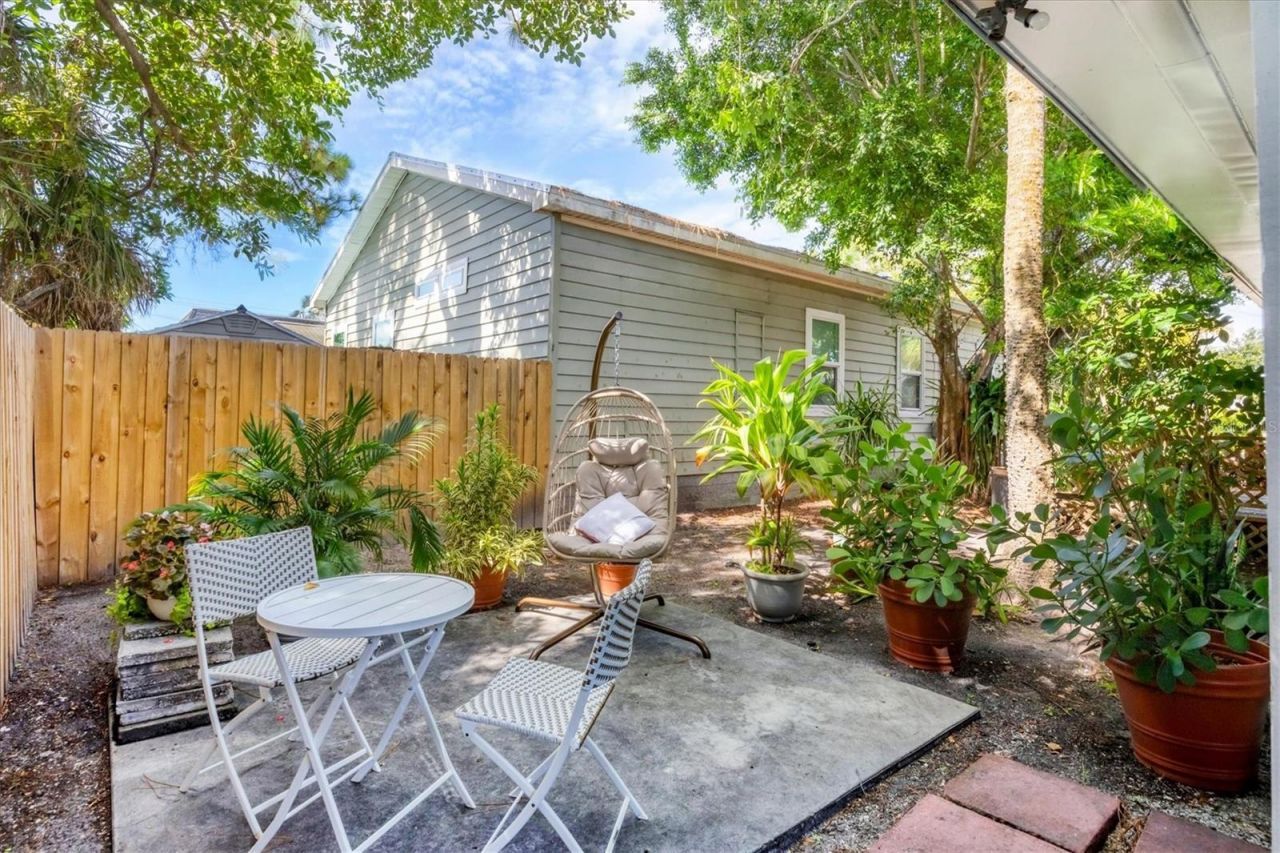 3734 Iroquois Avenue, Sarasota, FL 34234 Photo