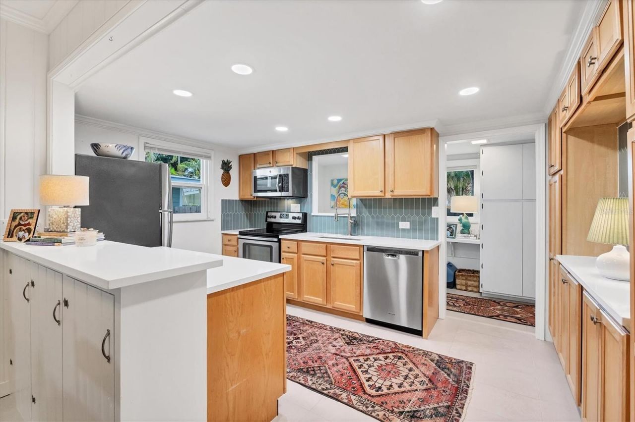 3734 Iroquois Avenue, Sarasota, FL 34234 Photo