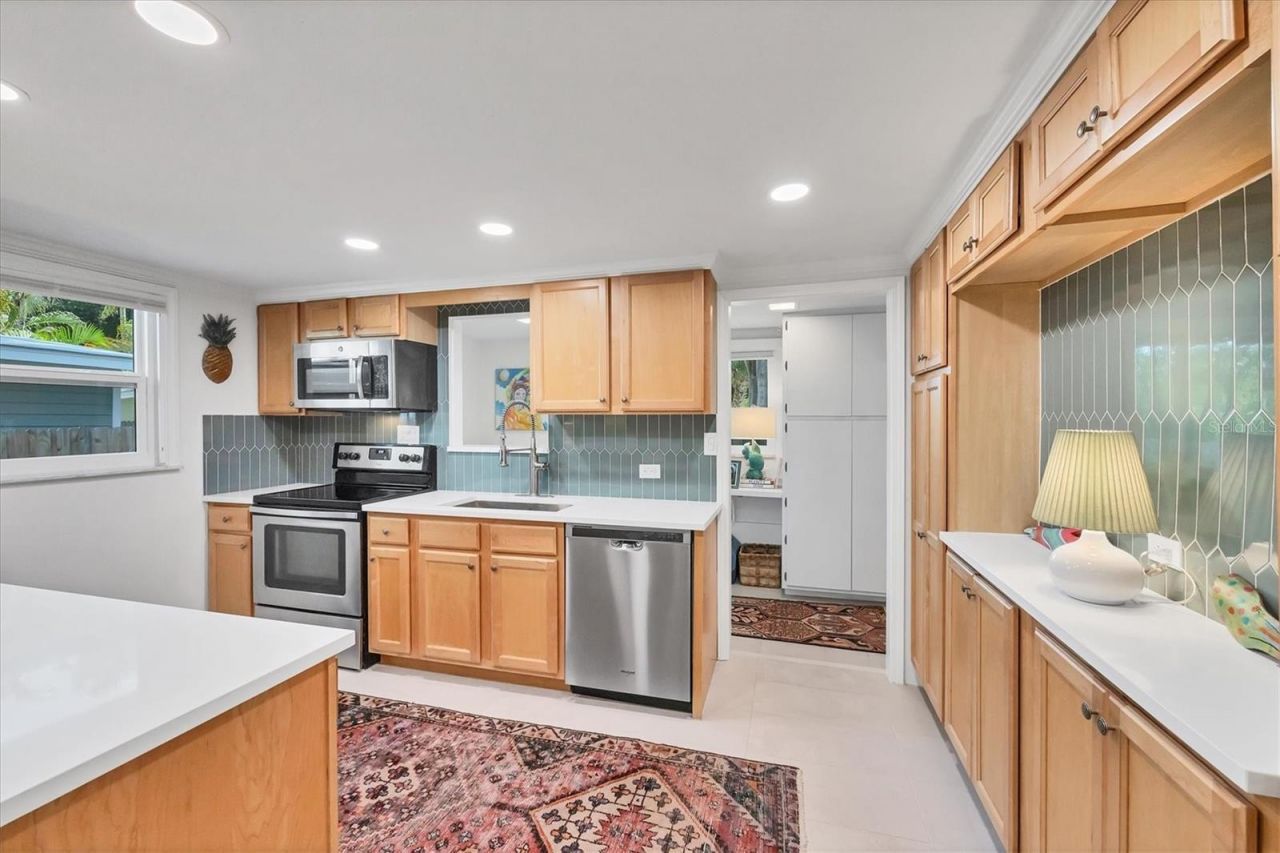 3734 Iroquois Avenue, Sarasota, FL 34234 Photo