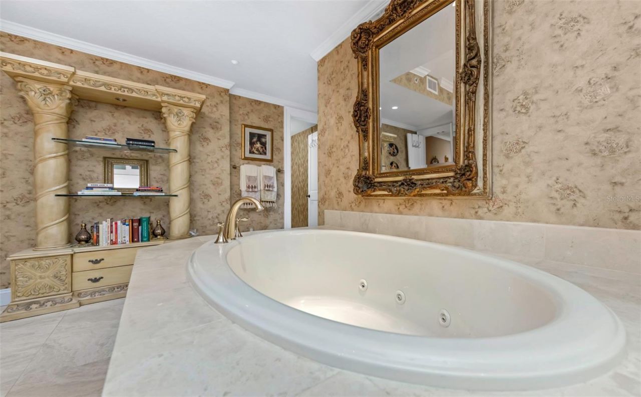 12200 1st Street W, Unit 202, Treasure Island, FL 33706 Photo