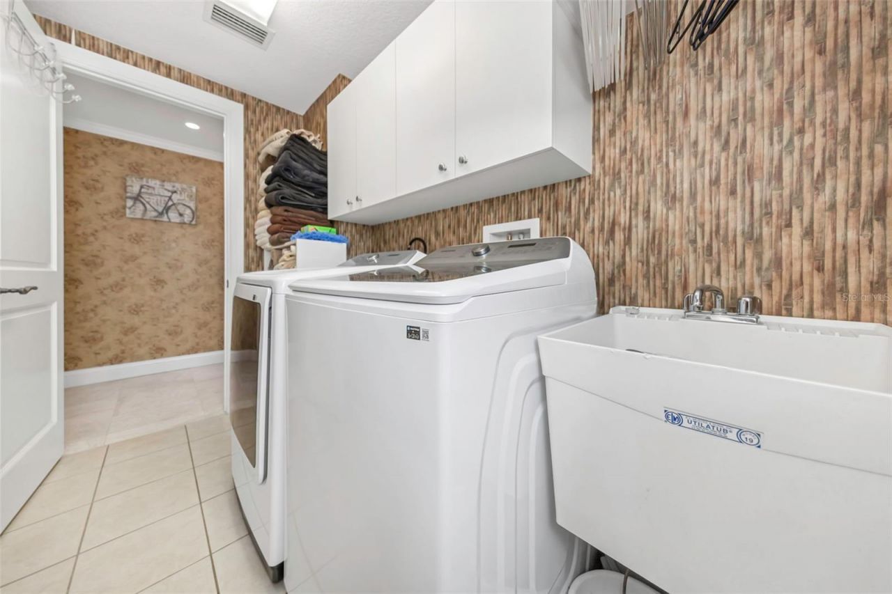 12200 1st Street W, Unit 202, Treasure Island, FL 33706 Photo