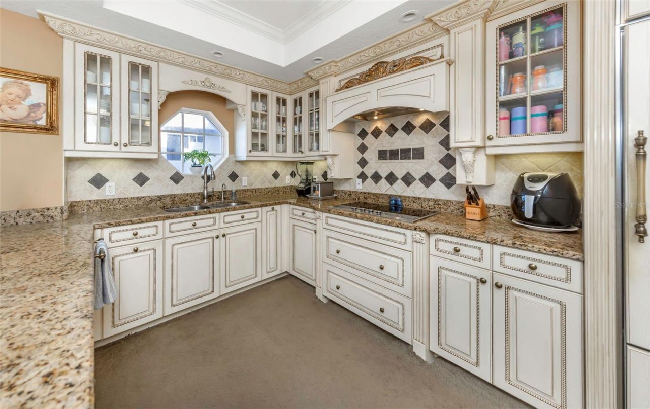 12200 1st Street W, Unit 202, Treasure Island, FL 33706 Photo