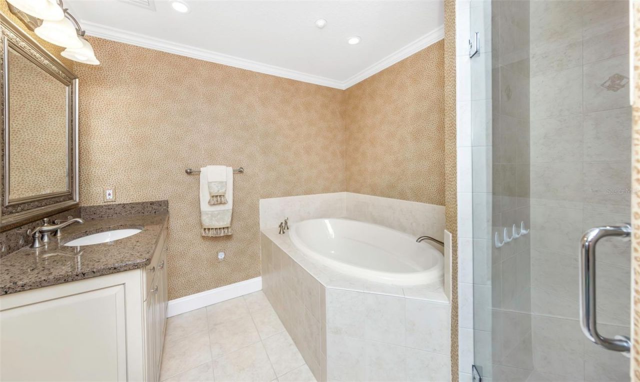 12200 1st Street W, Unit 202, Treasure Island, FL 33706 Photo