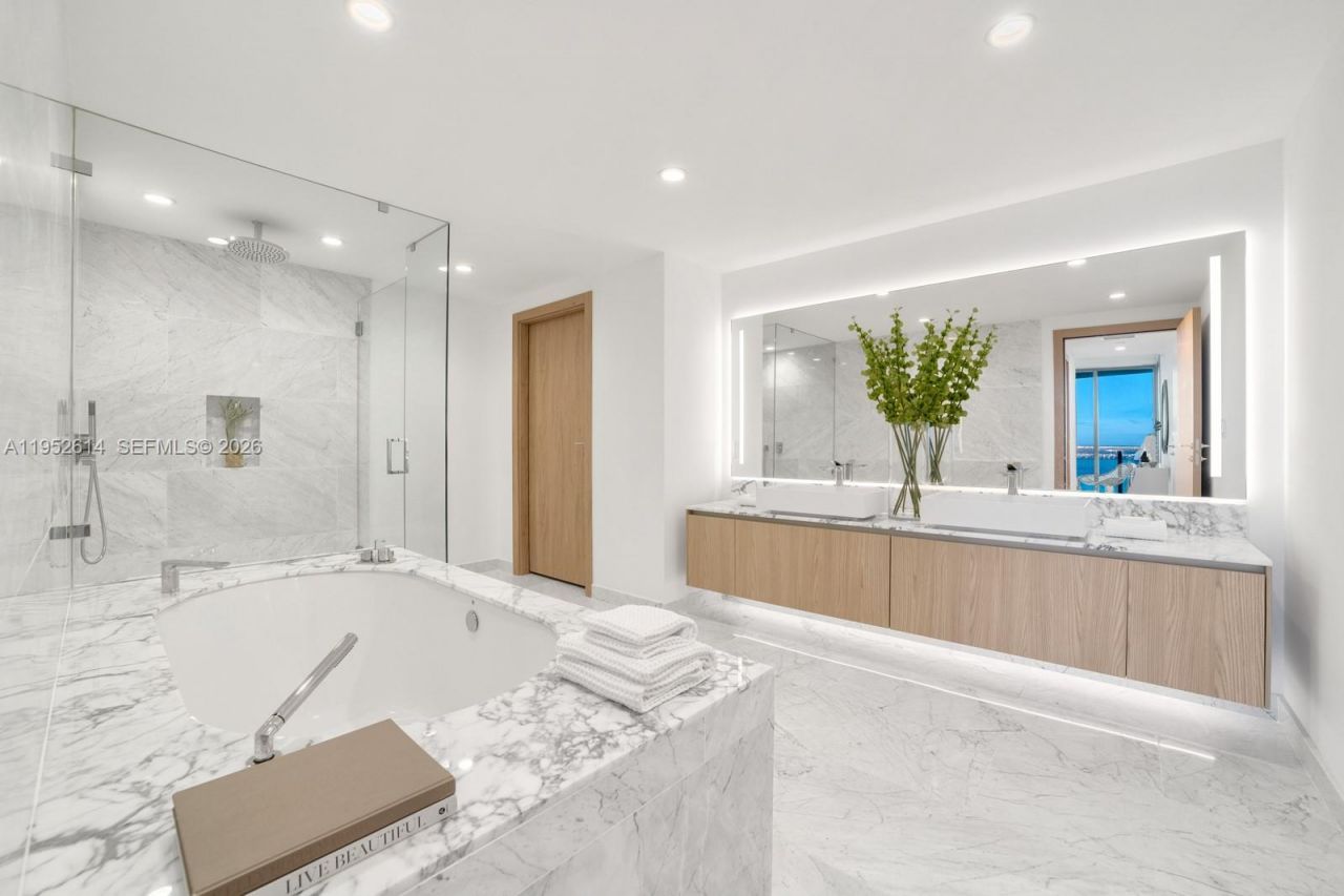 1135 103rd St, Unit 701, Bay Harbor Islands, FL 33154 Photo