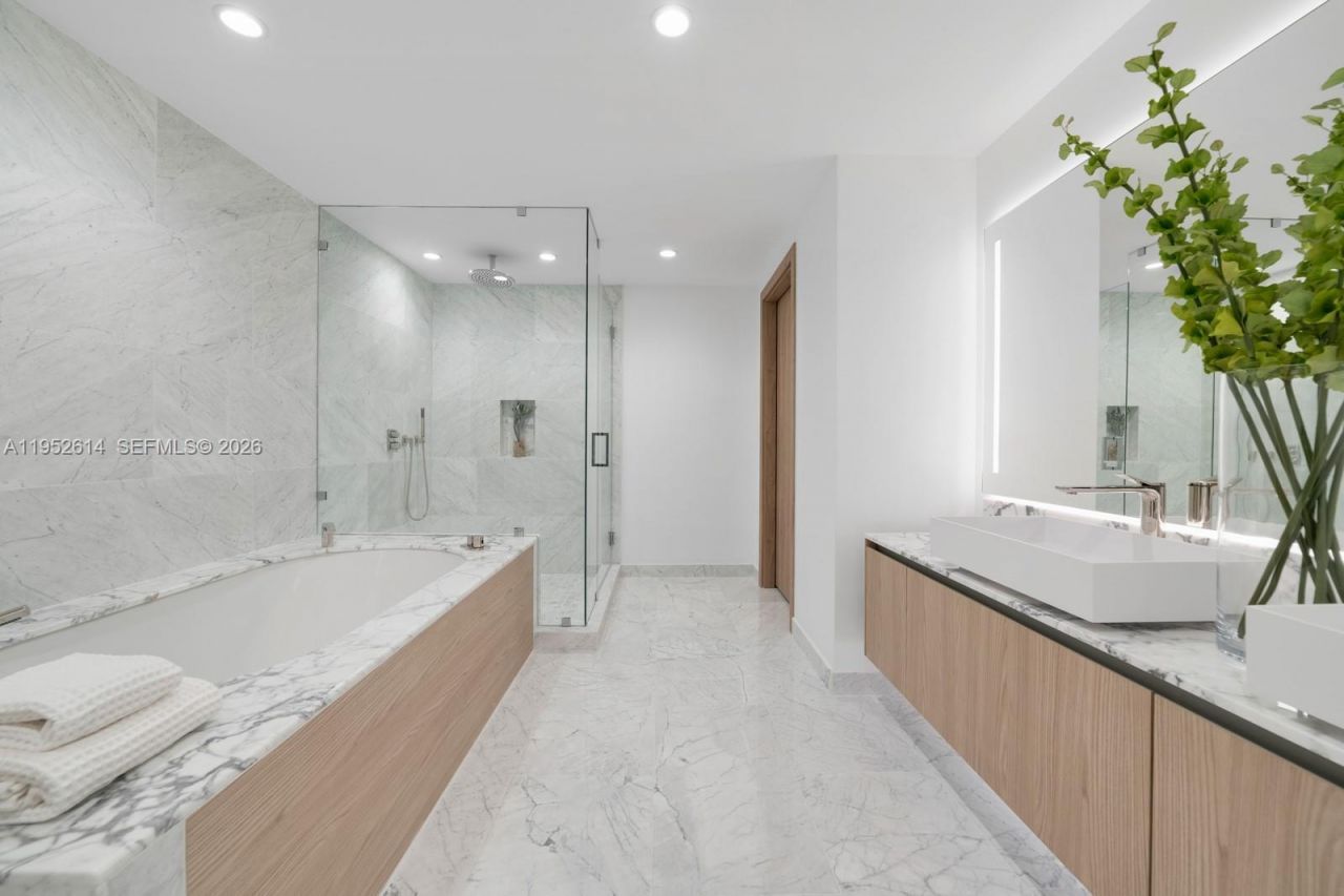 1135 103rd St, Unit 701, Bay Harbor Islands, FL 33154 Photo