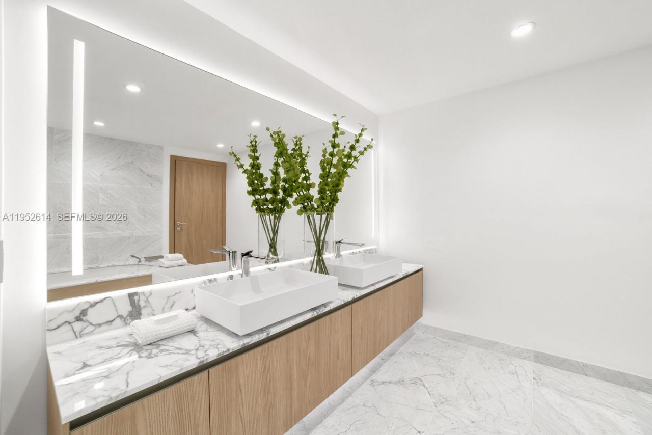 1135 103rd St, Unit 701, Bay Harbor Islands, FL 33154 Photo